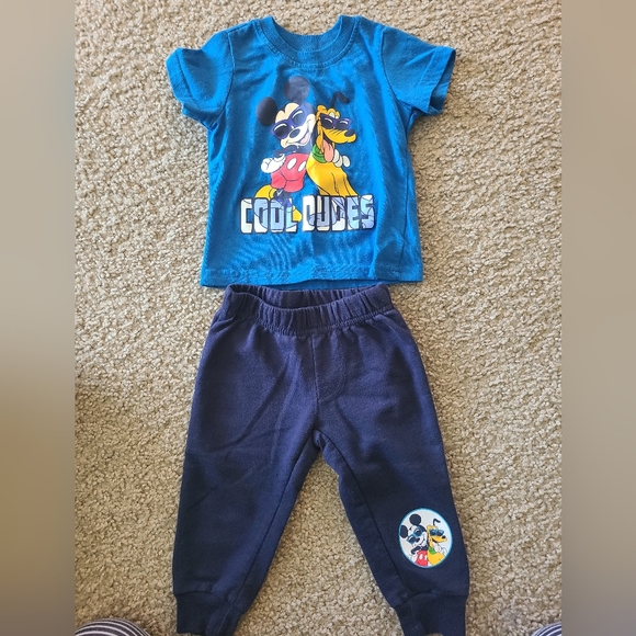 Mickey Mouse outfit - Picture 1 of 4